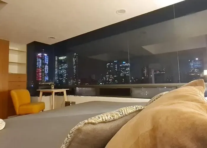 Skyline View King Bed Location Comfortable
